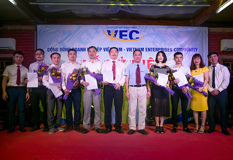 Kỉ niệm 2 năm thành lập VEC - Tưng bừng Team building, Gala dinner